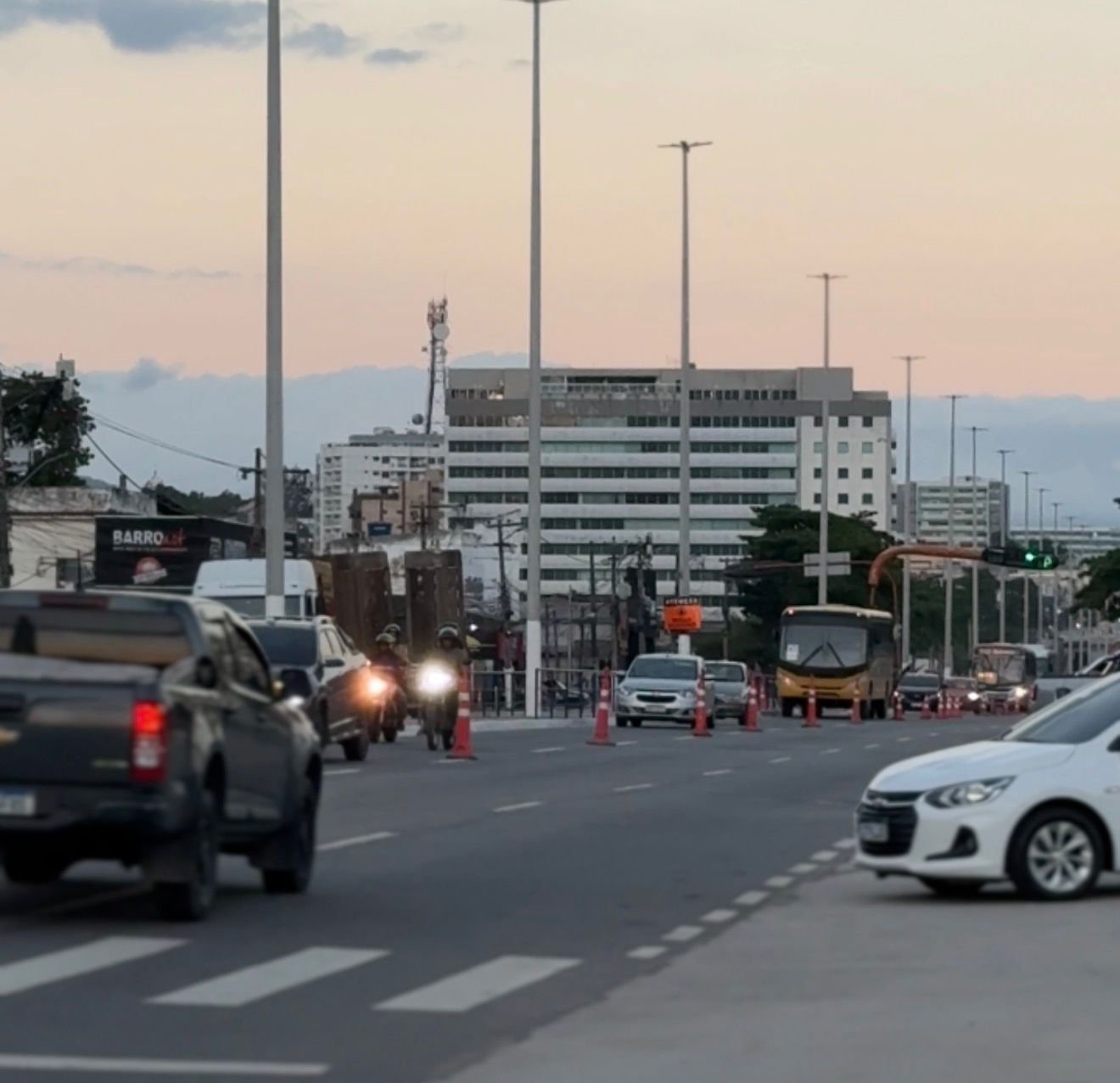 Av 22 de maio tem transito lento