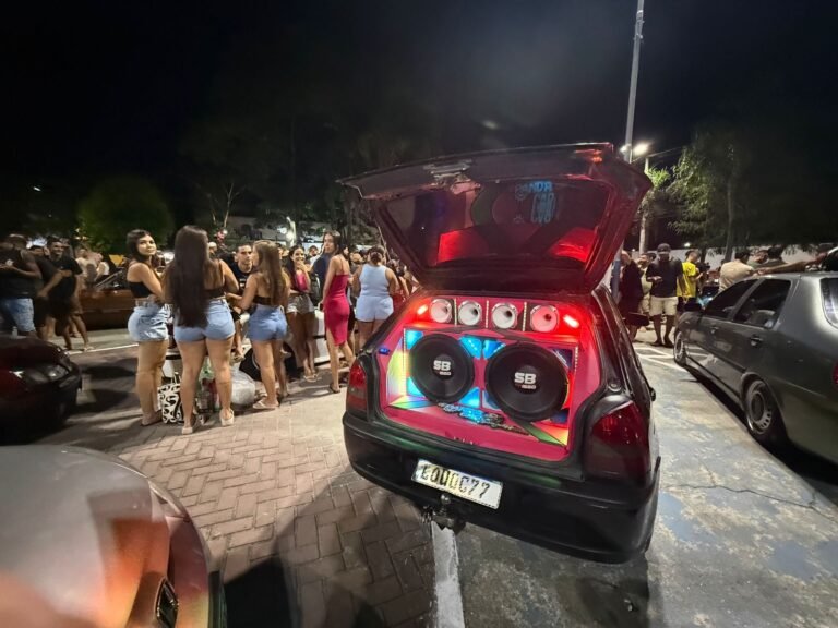 PRAÇA DE ITABORAÍ LOTADA COM CARROS, SOM, E HIP HOP