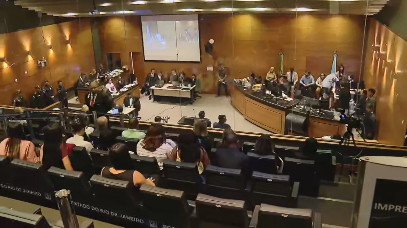 Julgamento do caso Henry Borel é adiado após defesa de Jairinho deixar o plenário