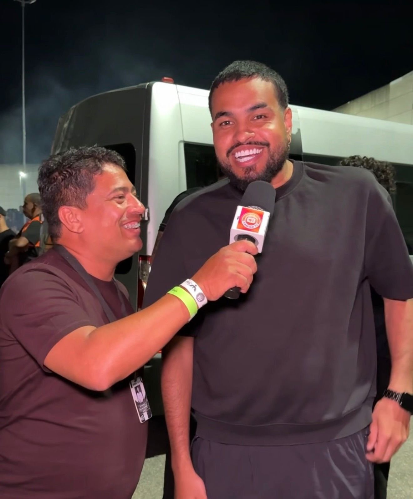 CANTOR YAN ENCERRA A NOITE EM GRANDE ESTILO E ITABORAÍ TV FAZ COBERTURA EXCLUSIVA